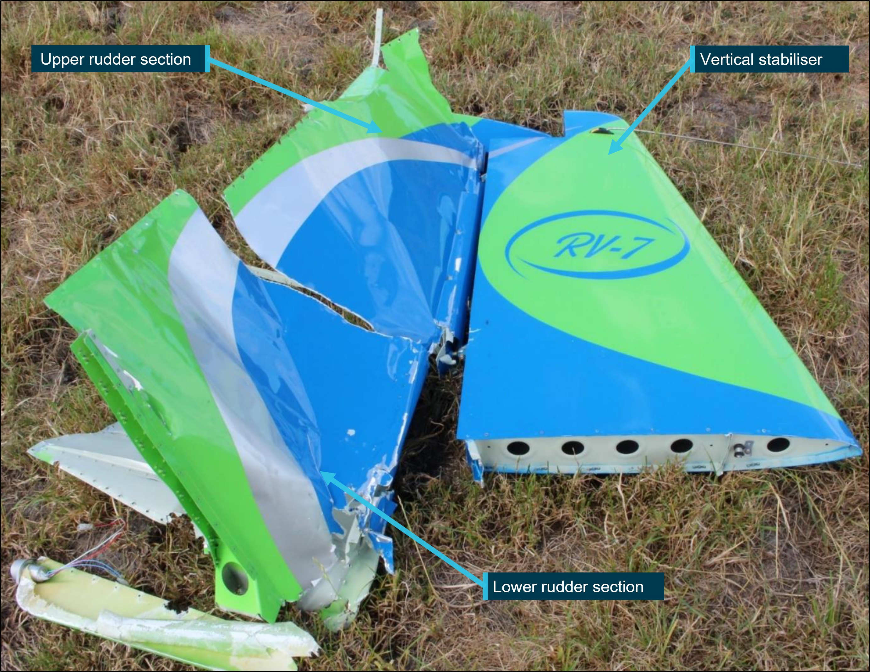 Figure A1 shows the damage to the aircraft’s rudder and vertical stabiliser.