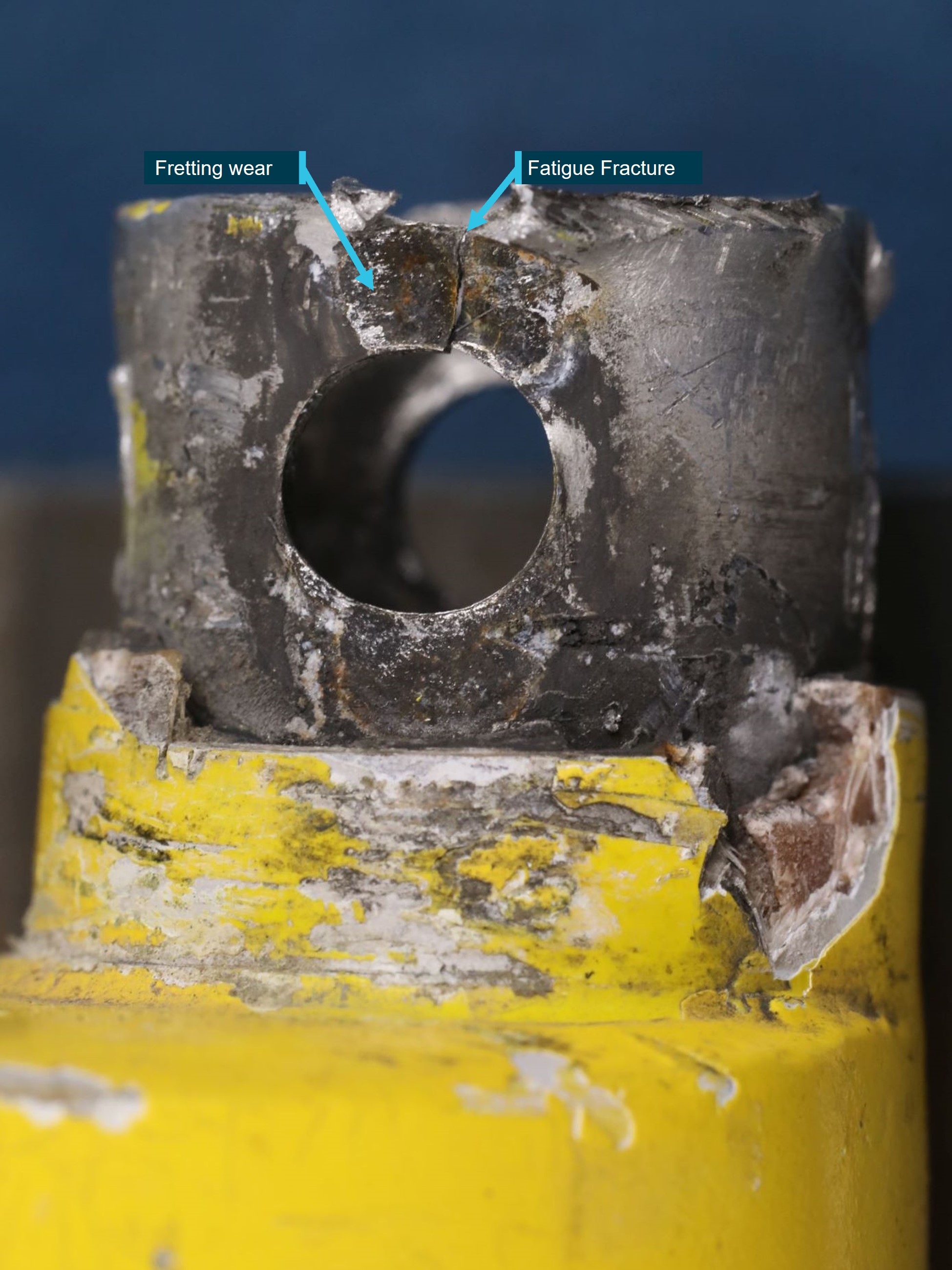 Figure&nbsp;7: Rudder sleeve wear from contact with washer, and associated cracking