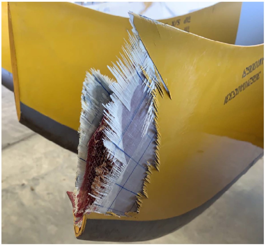 Figure&nbsp;1: Damage to the main rotor blade tip
