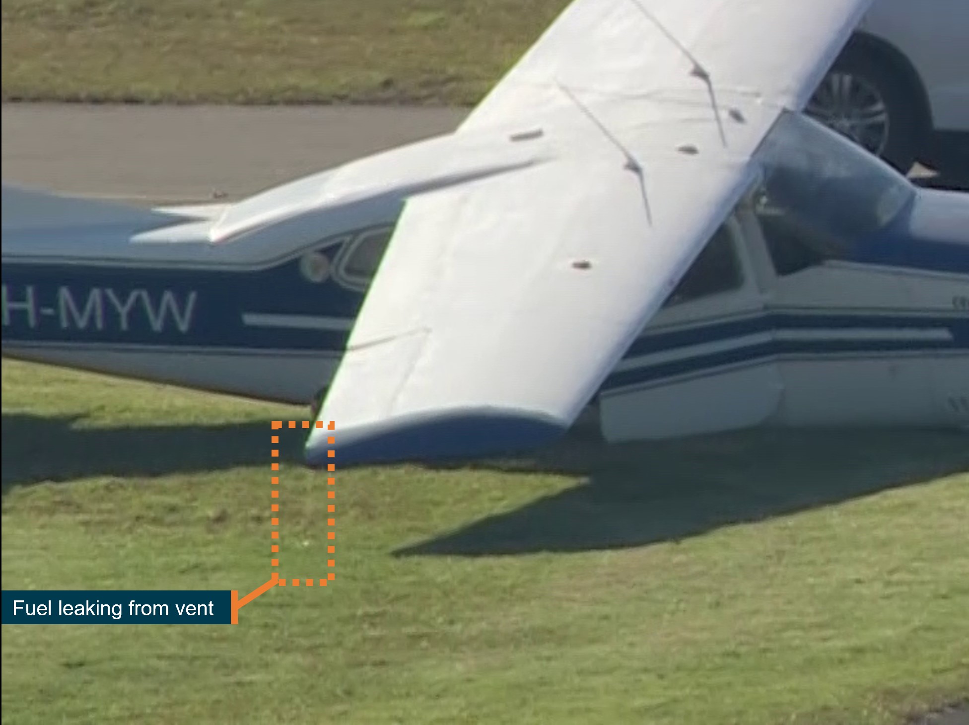Figure&nbsp;5: Fuel leak from right tank vent
