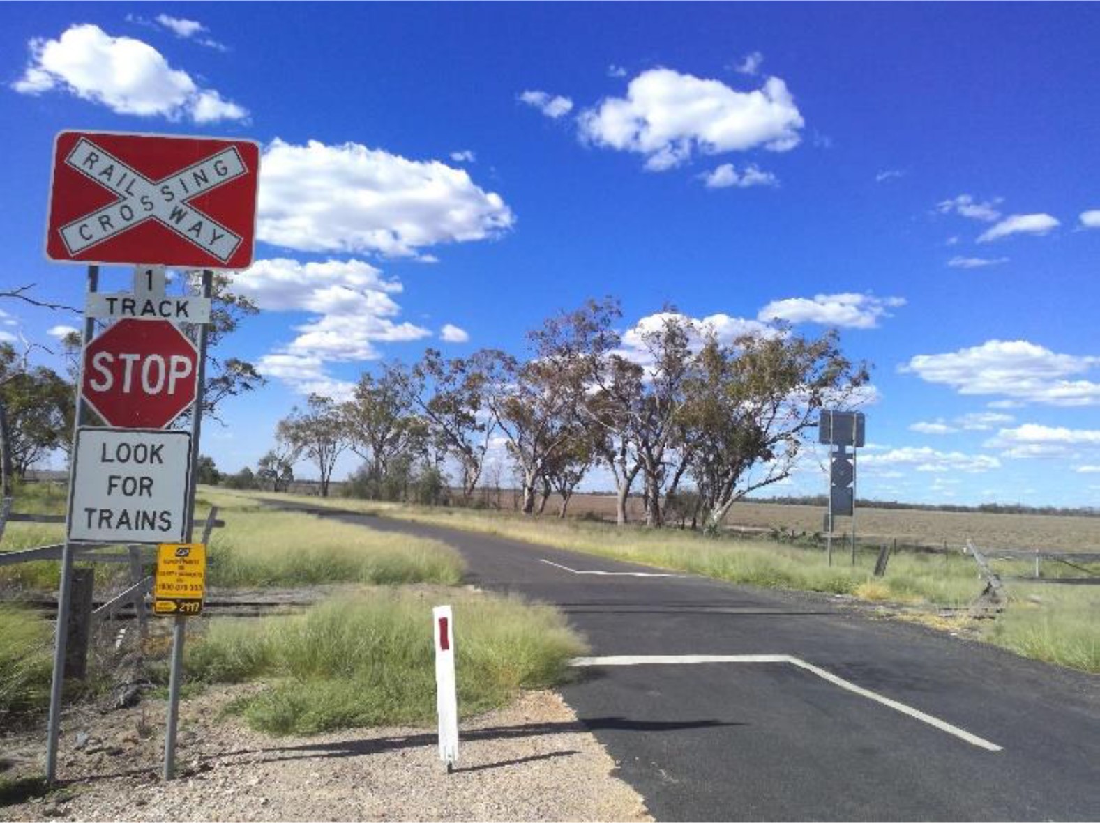 Figure&nbsp;9: Stop sign assembly and stop line, northern approach