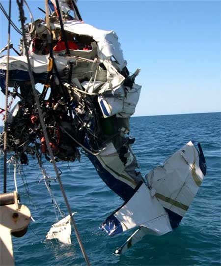 aair200403006_002.jpg