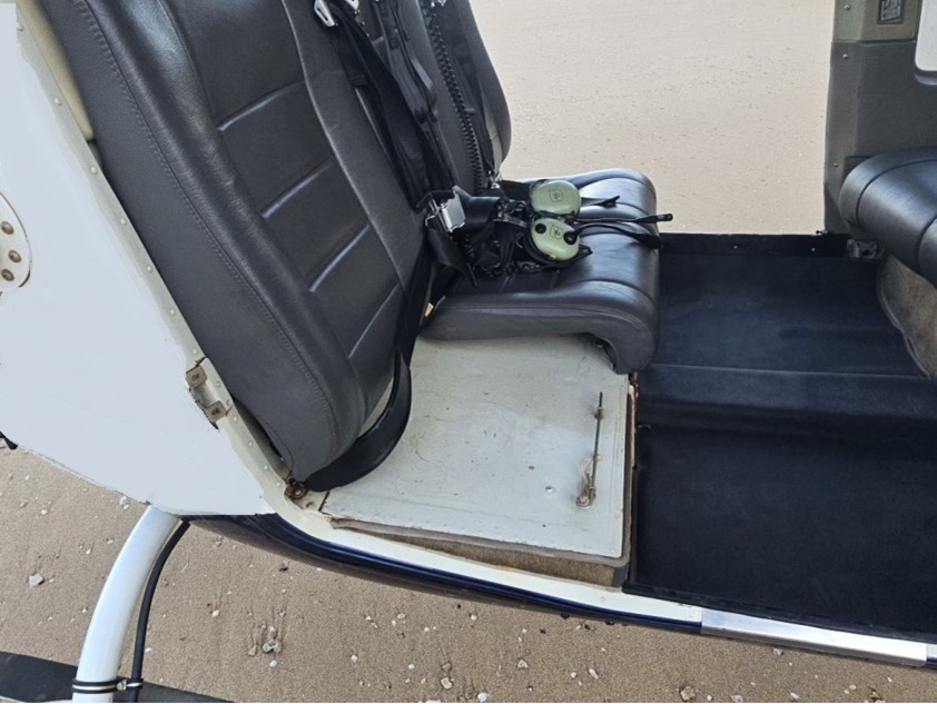 Figure&nbsp;1: Missing seat after landing at Nat beach