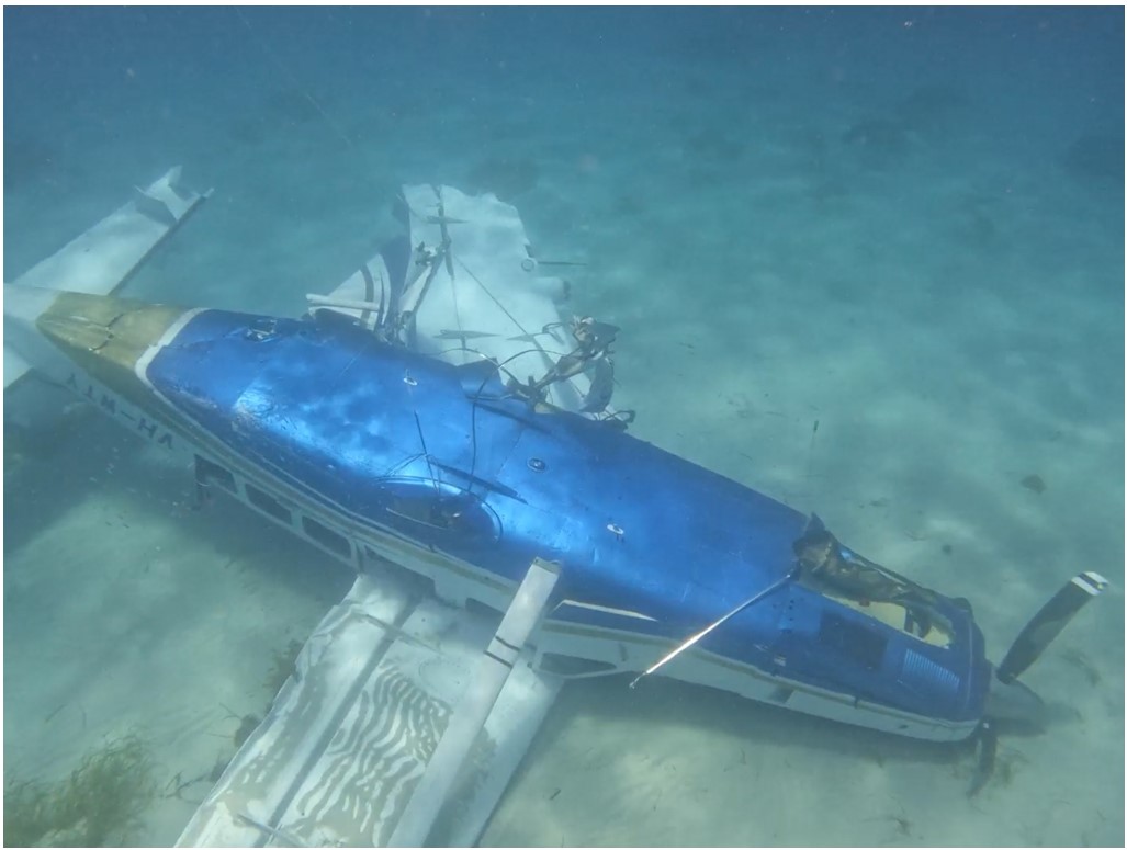 Figure&nbsp;7: The aircraft sank inverted onto the sea floor within Thomson Bay 