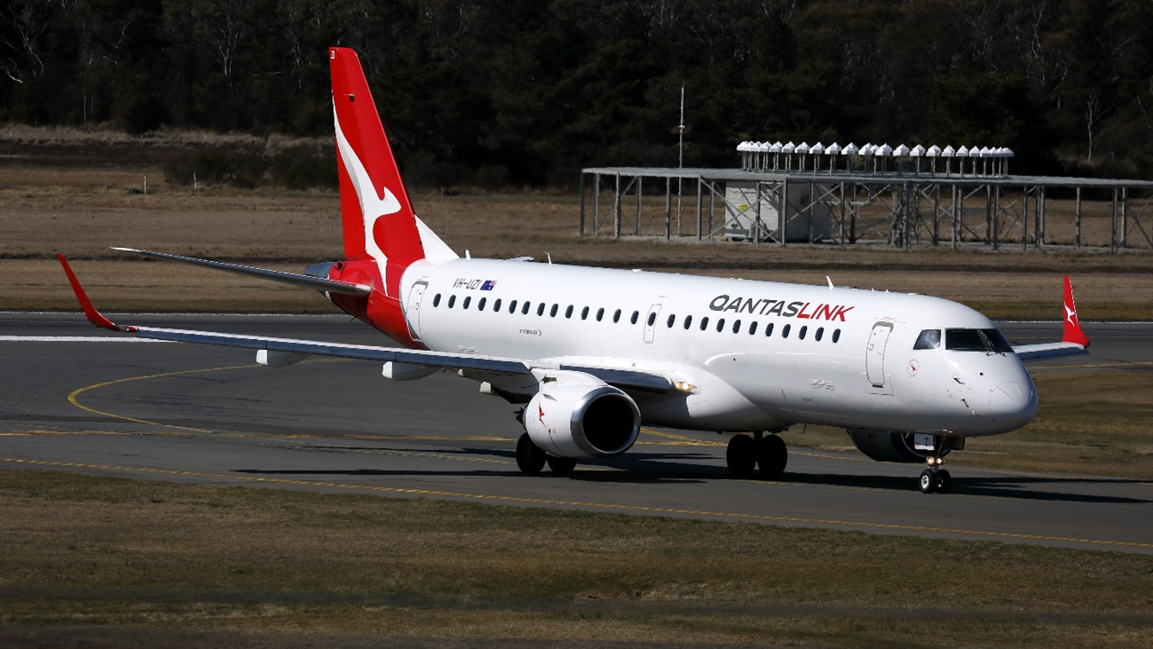 Embraer 190, VH-UZI