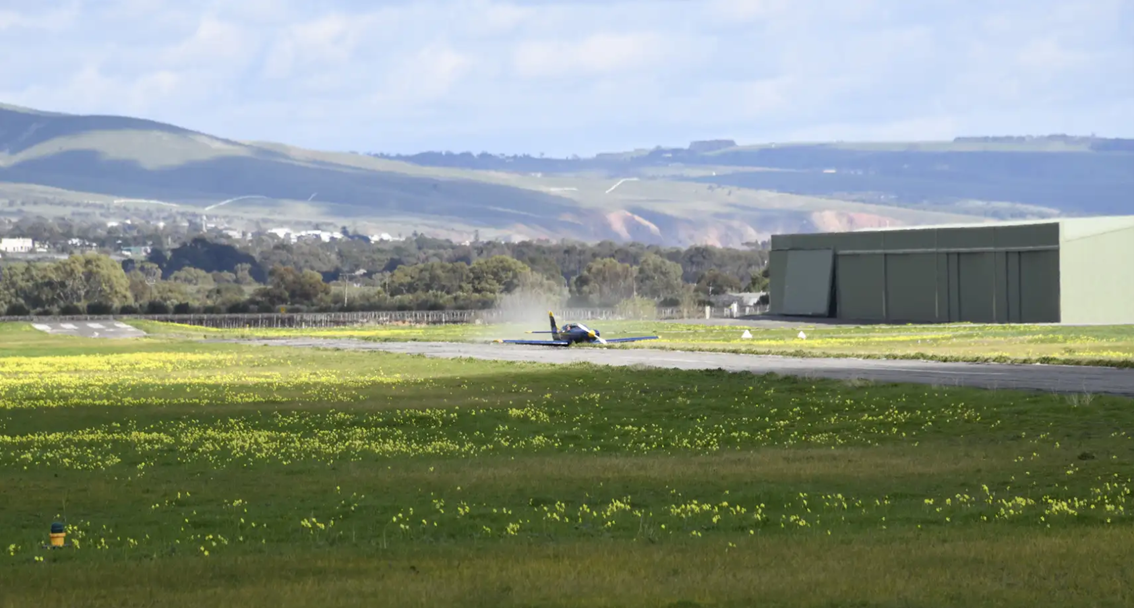 Image of the aircraft skidding off the runway