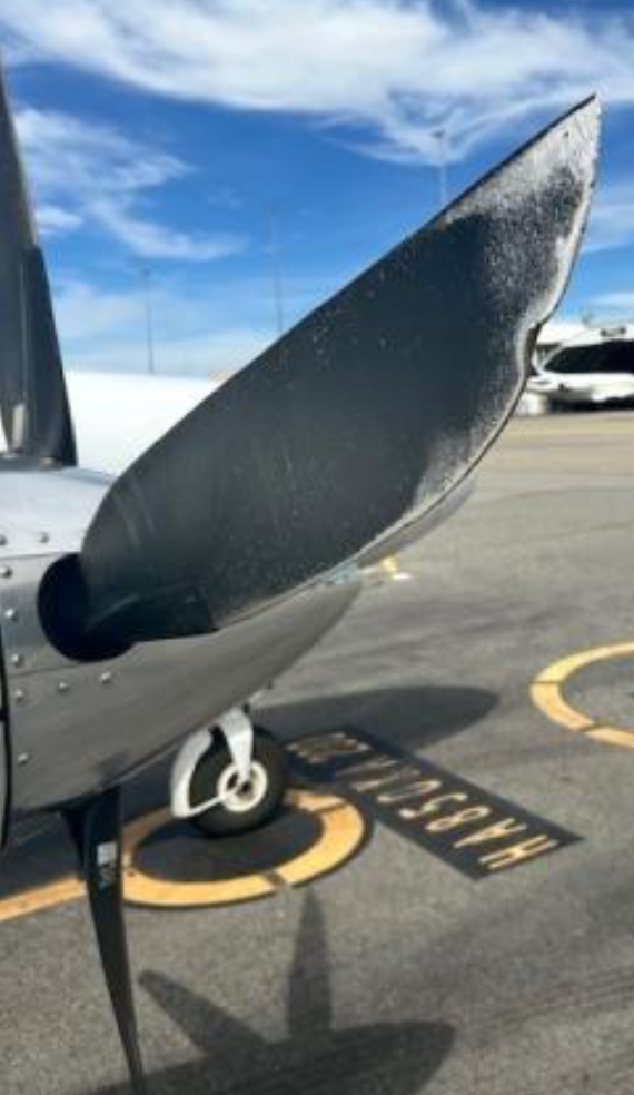 Photograph of right propeller damage 