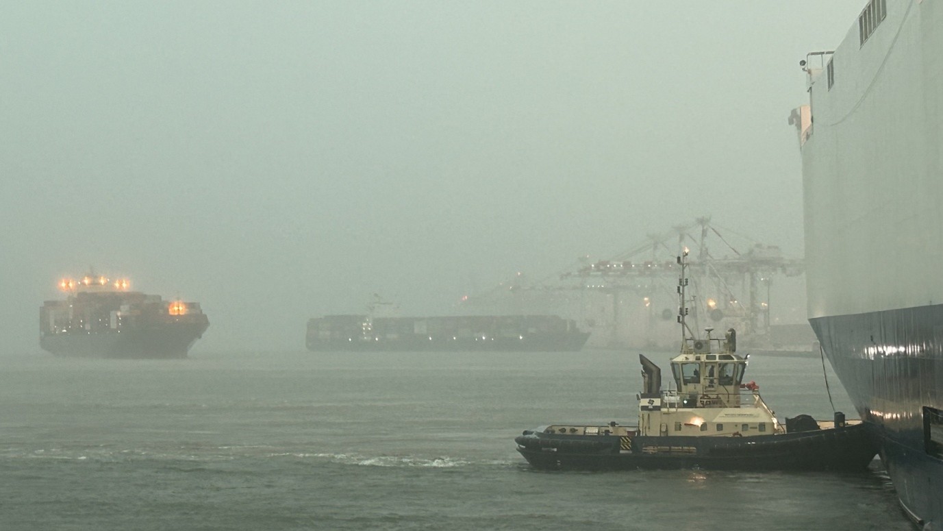 The breakaways of Wide India (left) and Volans (centre), with Viking Passama in the right foreground.