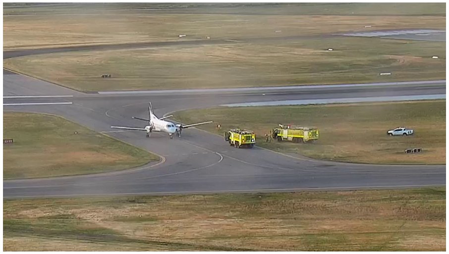The aircraft stopped on taxiway D1. (Adelaide Airport)