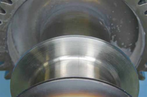 Forward thrust flange