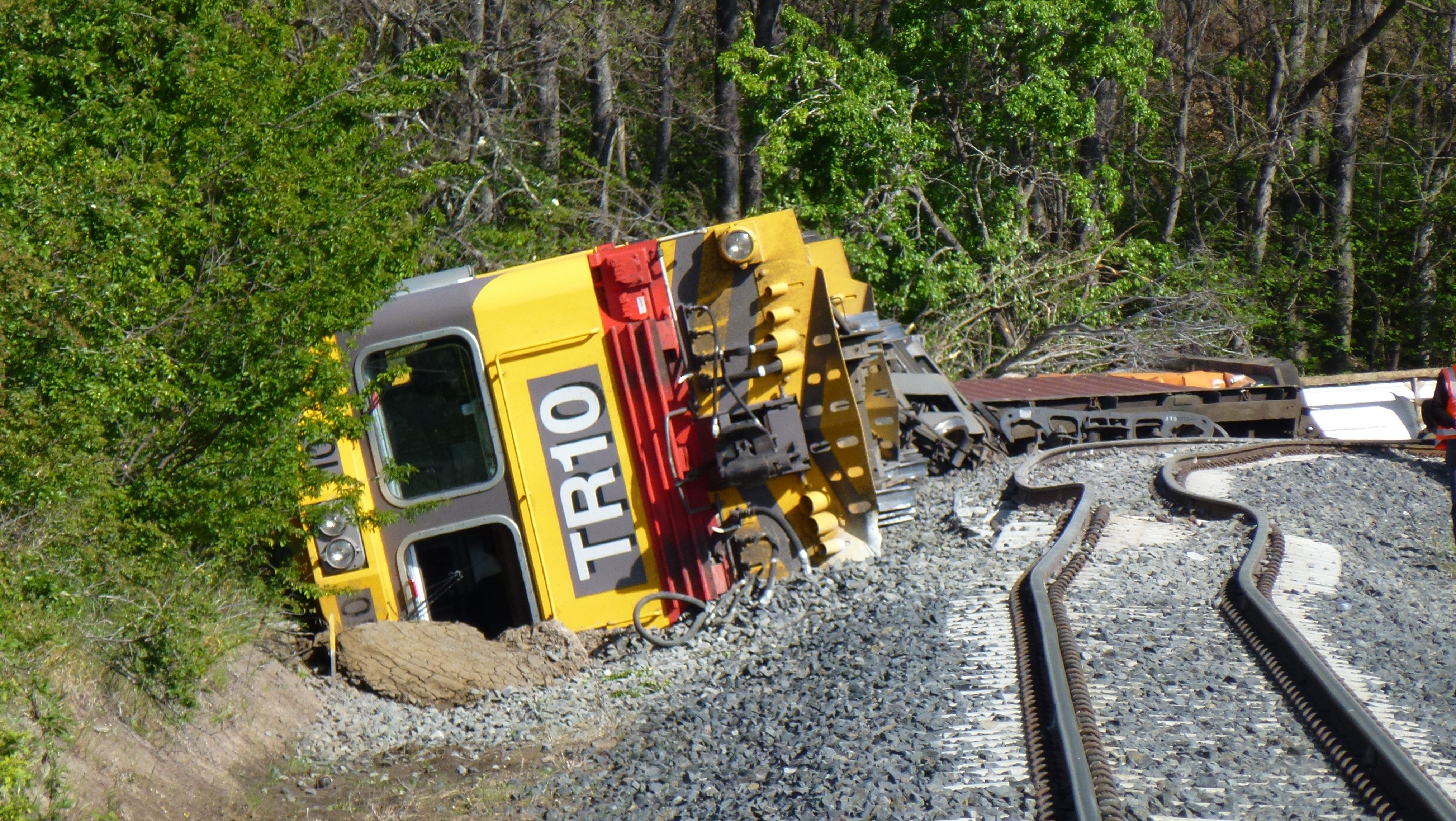 Figure 1: Locomotives TR10 and TR07 with wagons of train 735 at the derailment site