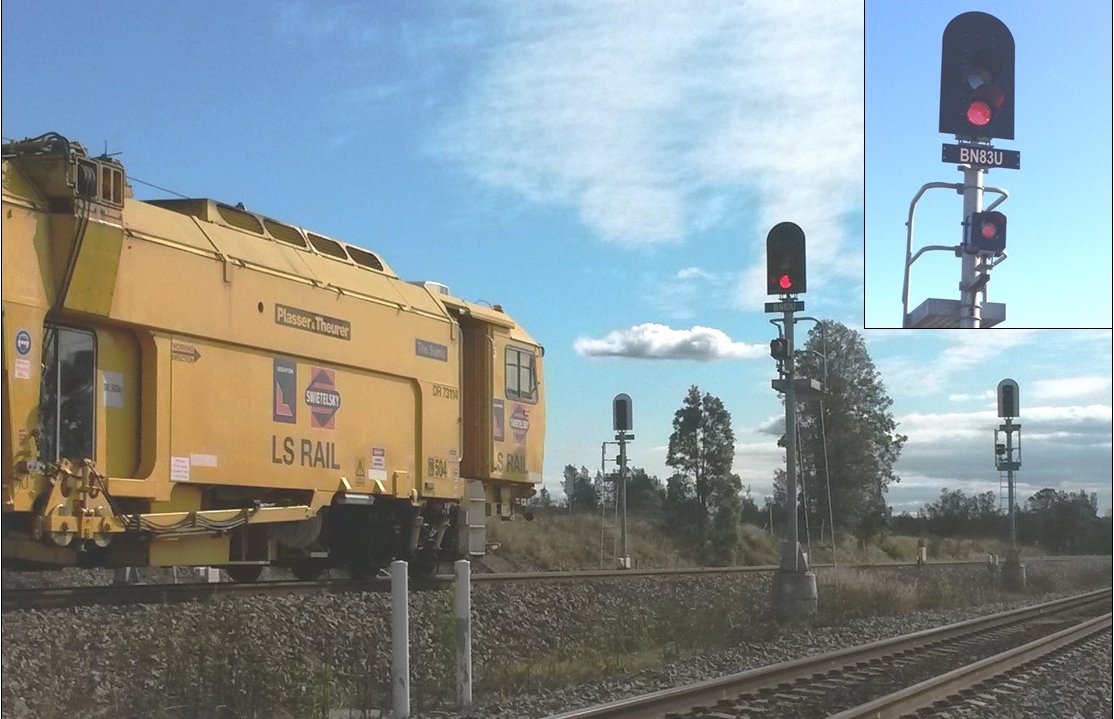 Signal B N 83U and the Plasser tamper