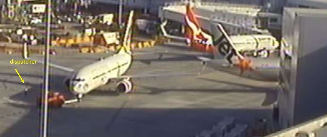 Figure 4: Screenshot of YID during pushback, 5 seconds before the collision with VGR and showing the position of the tug and the dispatcher