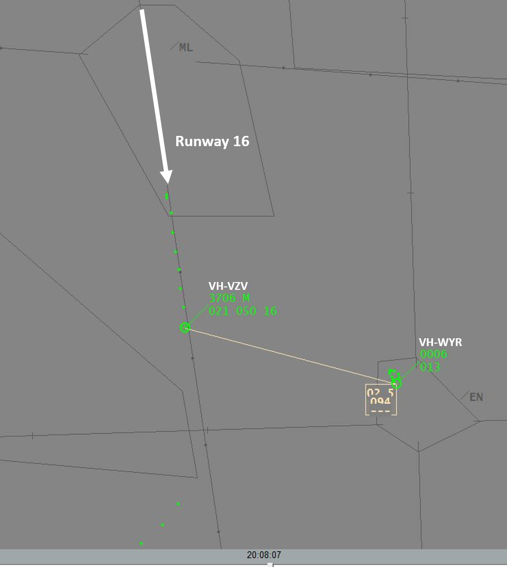 Figure 4: Air traffic control surveillance image at 0708:07, showing VH-VZV 2.5 NM (4.6 km) from and 800 ft above VH-WYR at Essendon Airport