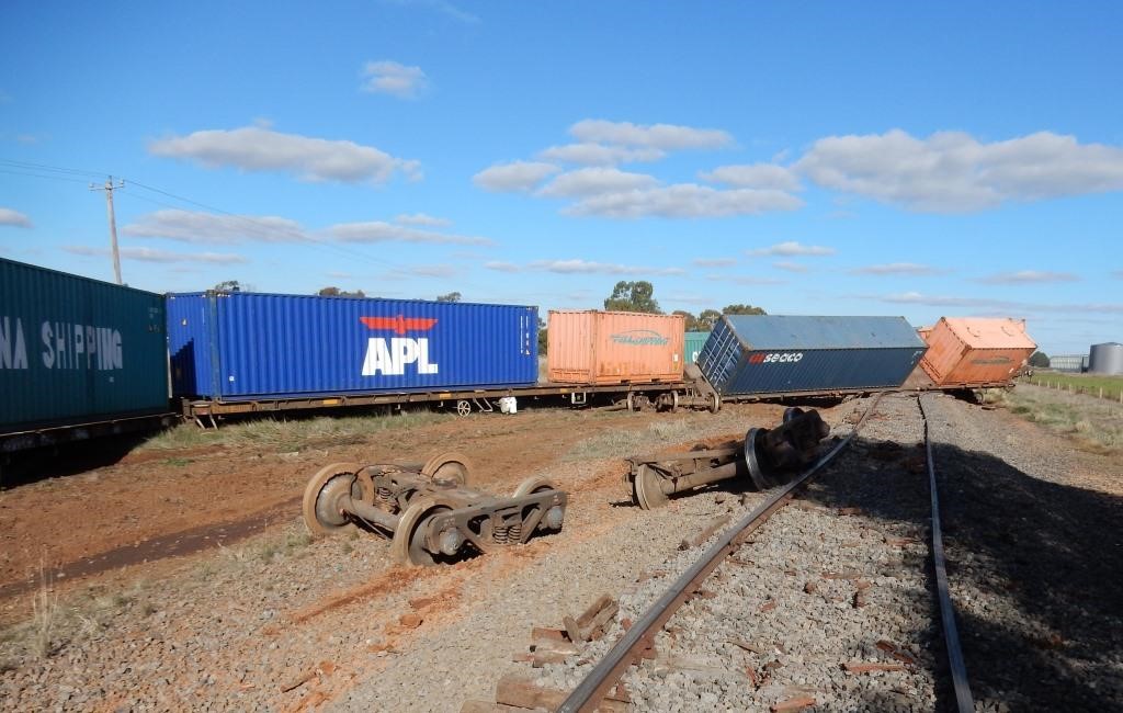 Figure 4: Disarranged wagons separated bogies and damaged track
