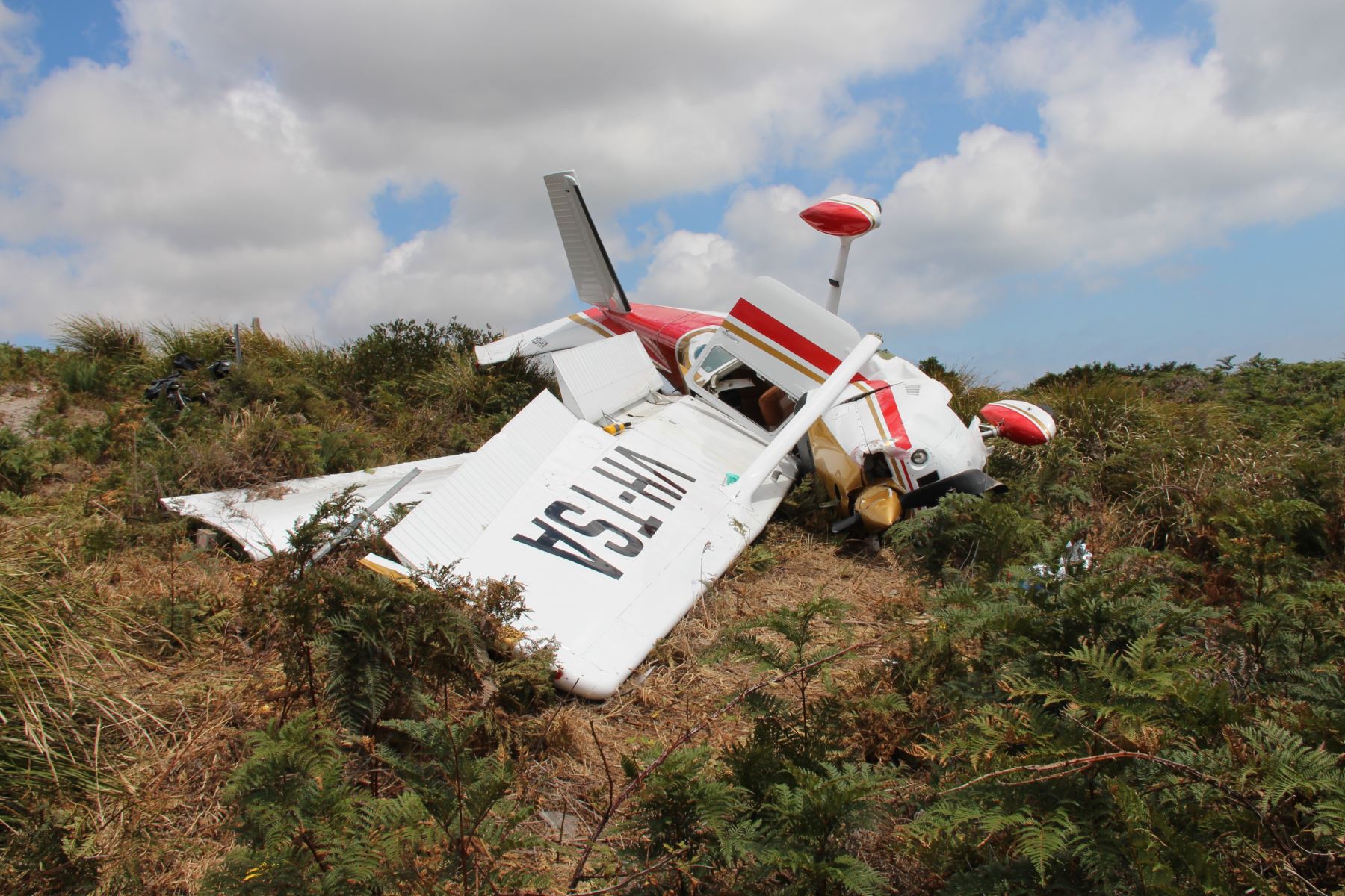 Figure 3: Damage to Cessna 182P, VH-TSA