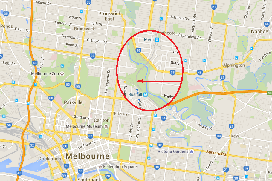 Figure 1: The derailment location within the Melbourne suburb of North Fitzroy. The immediate area of the derailment location is shown enlarged.<br />
Source: Google Maps, annotated by the Chief Investigator Transport Safety (Vic)