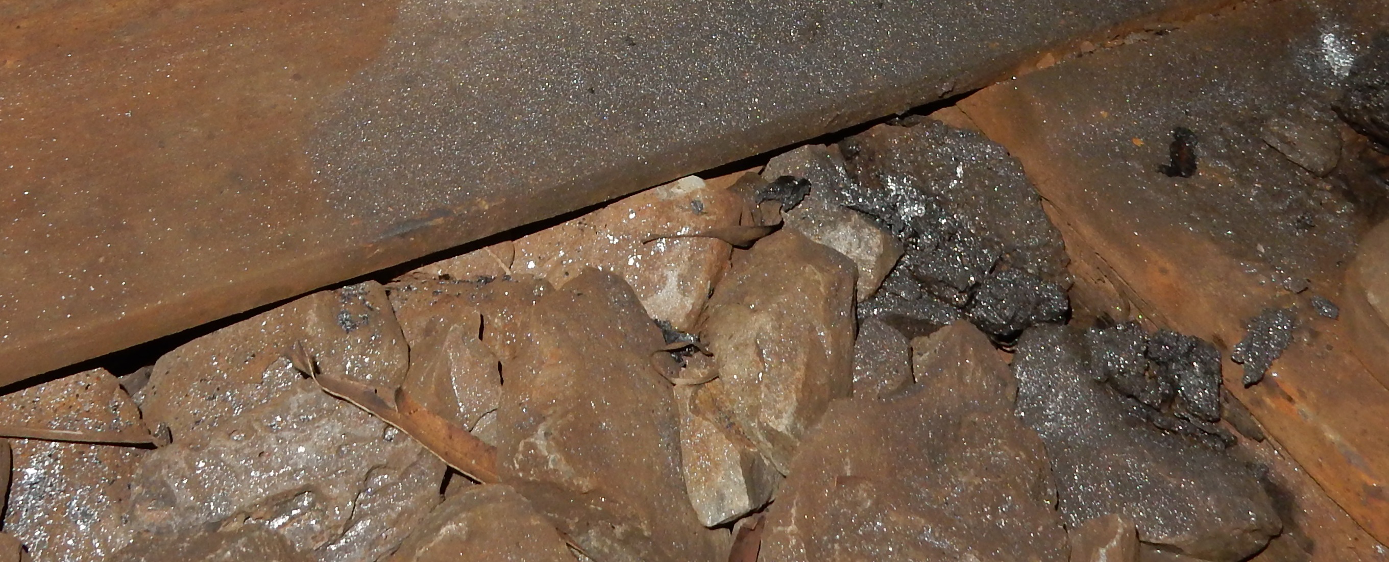 Figure 7: Metal filings deposited on the track ballast. Source: Chief Investigator, Transport Safety (Vic)