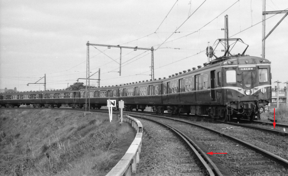 Figure 29: Historical use of check rails on Rushall curve c1965. The red arrows show check rails on both Up and Down tracks. The left-hand track in this image is the derailment curve.<br />
Source: Bob Wilson, annotated by the Chief Investigator Transport Safety (Vic)