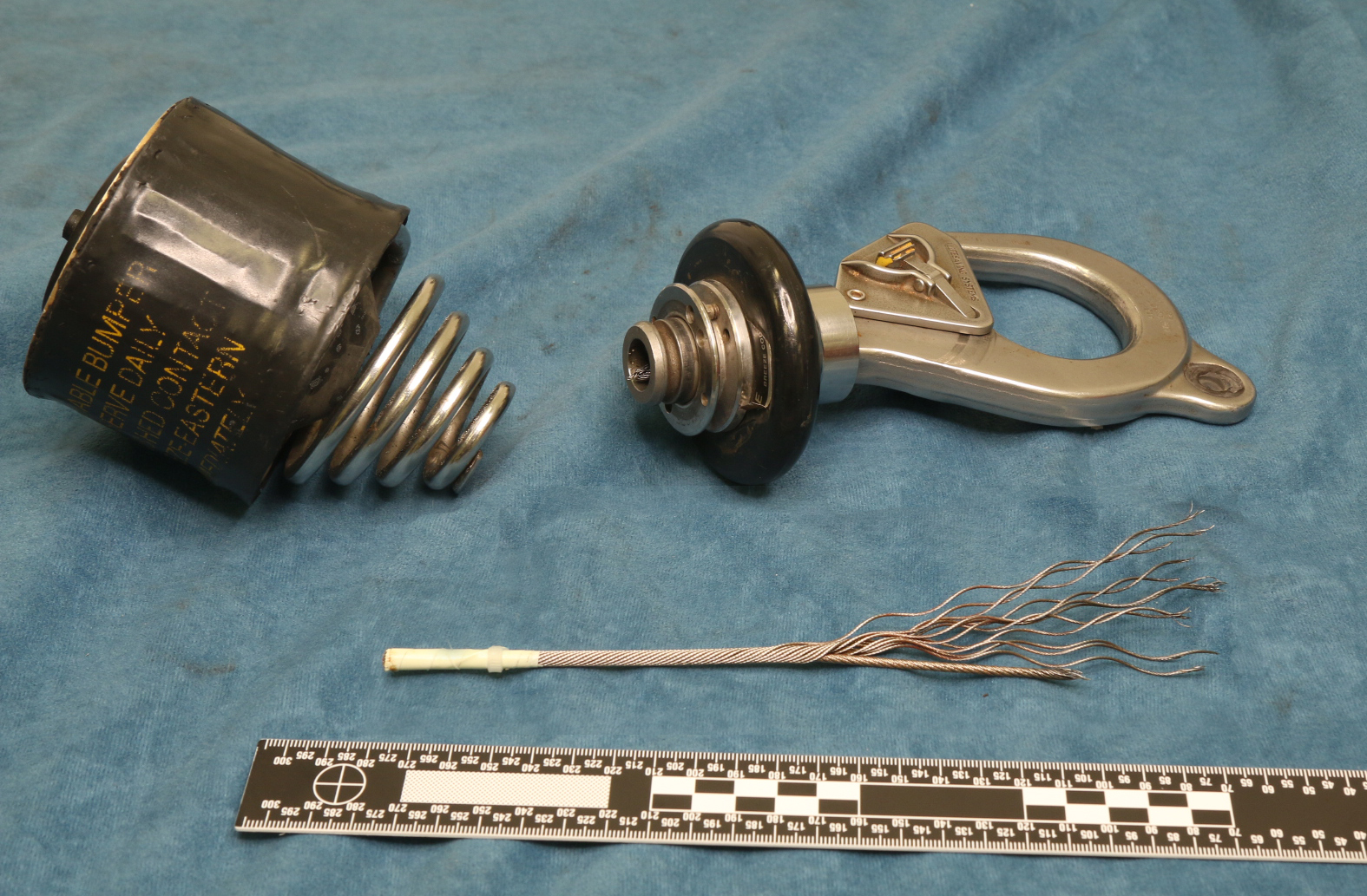 Exemplar hook assembly noting the failure location.<br />
Source: ATSB