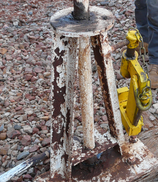 Figure 7: ARTC example of correct storage arrangement for a point clamp on a point indicator stand.
Source: Australian Rail Track Corporation