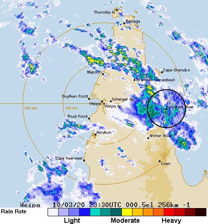 Figure 7: Weipa radar image at 0930 WST (shortly after the accident) showing weather in Lockhart River area (circled, approximate radius 25 NM/46 km).Source: Bureau of Meteorology, annotated by the ATSB