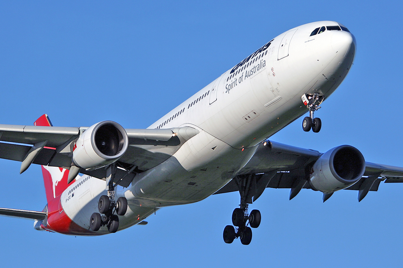 Figure 1: A330 aircraft VH-QPD.<br />
Source: Anthony Filippousis