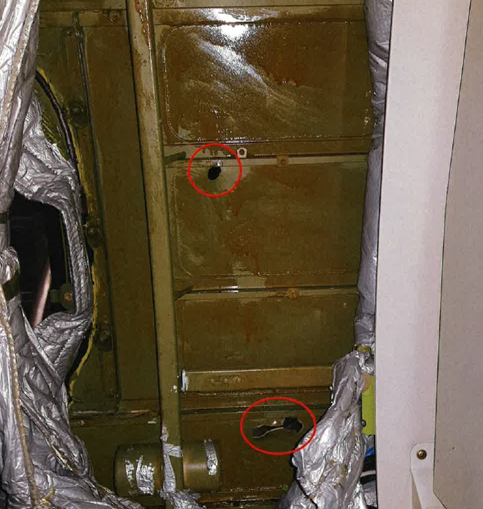 Figure 1: Fuselage penetration.<br />
Source: Cobham