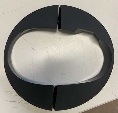 Figure 2: Blade collar halves.<br />
Source: Cobham Aviation Service Australia