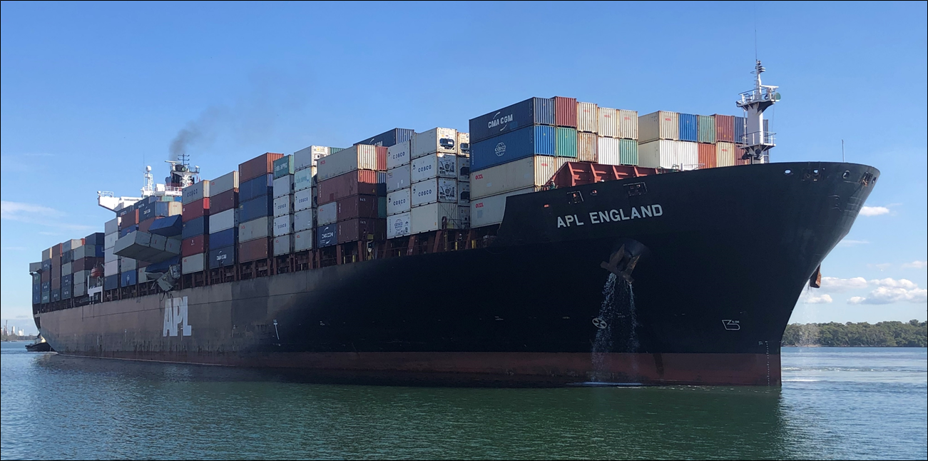 Figure 1: APL England arriving into Brisbane.<br />
Source: ATSB