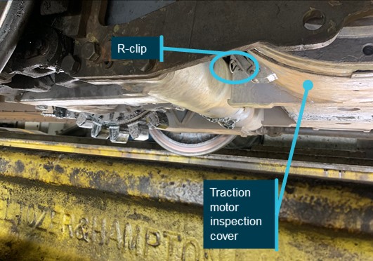 Figure 1: R-clip securing traction motor inspection cover.
The image shows the traction motor inspection cover secured with the R-clip installed. 
Source: Skitube, annotated by OTSI