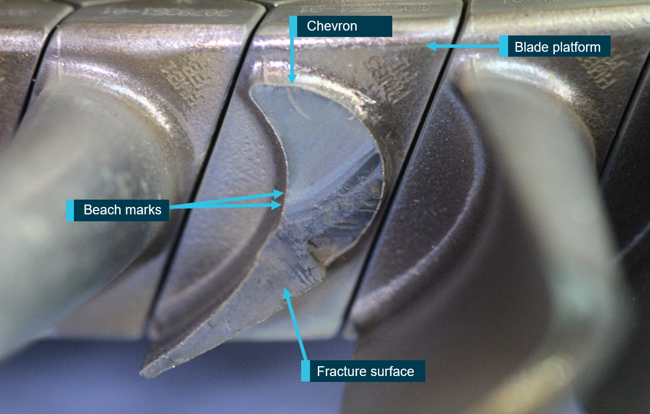 Figure 8: Close view of the the CT blade fracture surface.<br />
Image source: ATSB