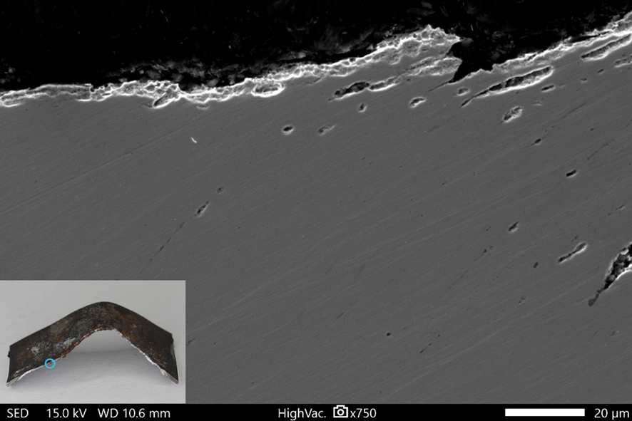 Fracture B as-polished metallographic sections through the fracture surface of the existing crack (top) and accident fracture (bottom) - note difference in intergranular features