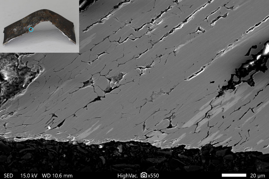 Fracture B as-polished metallographic sections through the fracture surface of the existing crack (top) and accident fracture (bottom) - note difference in intergranular features
