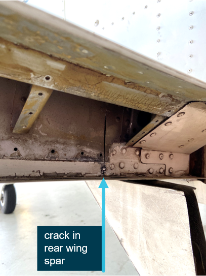 Crack in rear wing spar