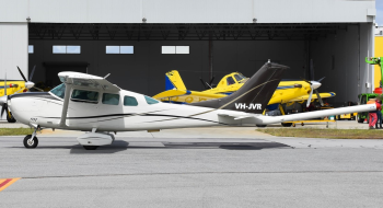 The photo shows VH-JVR.