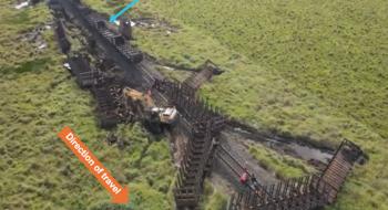 Derailed freight train 2BS4