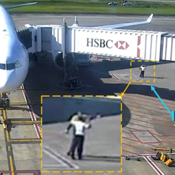 Figure 2: Security footage of the refueler pointing towards SQ256 and informing the LAME that the pitot covers were fitted