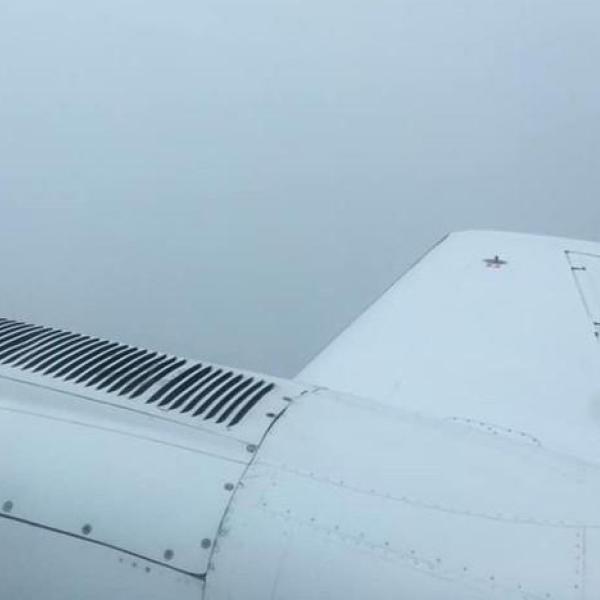 Image recorded by a passenger looking over the right wing