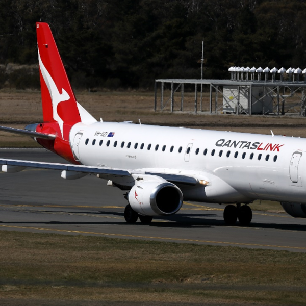 Embraer 190, VH-UZI