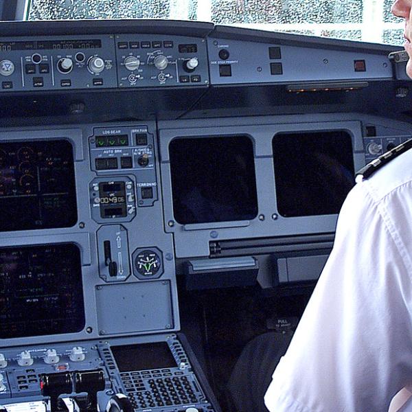 a320-flightdeck.jpg