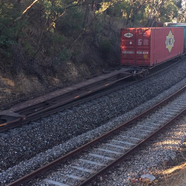 ro2018009_derailed-wagon.jpg