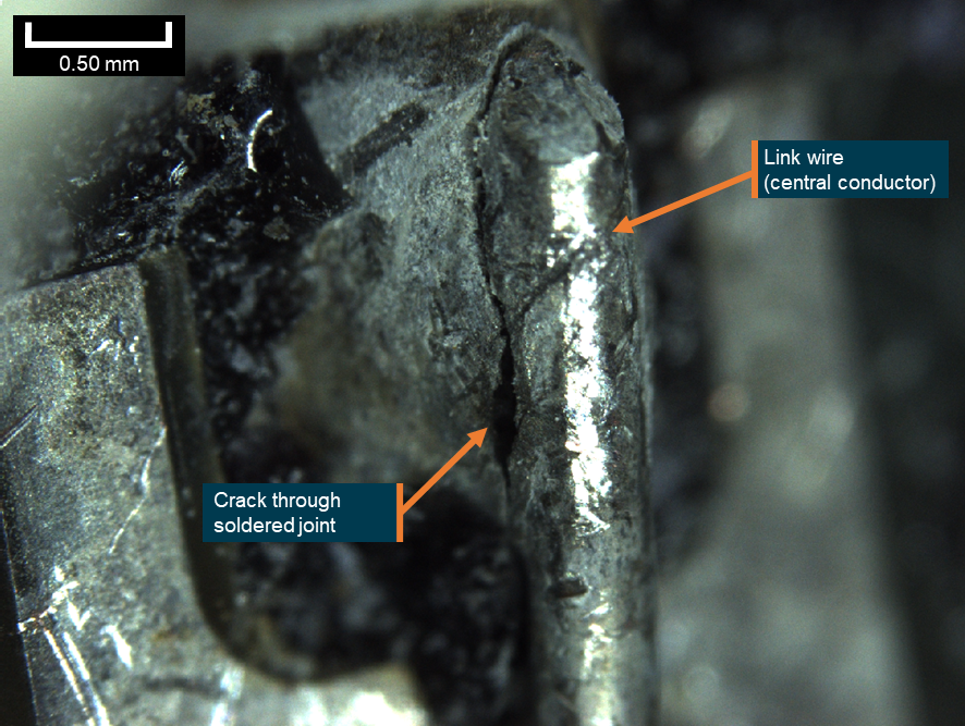 Figure A8: Antenna base: close view of the crack in the soldered joint between link wire and circuit board 