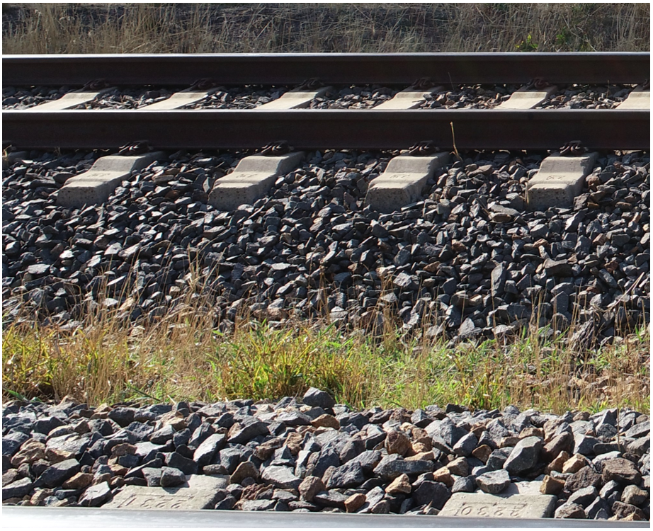 Figure 8: Sleeper ends protruding from ballast (about 277.770 track km)