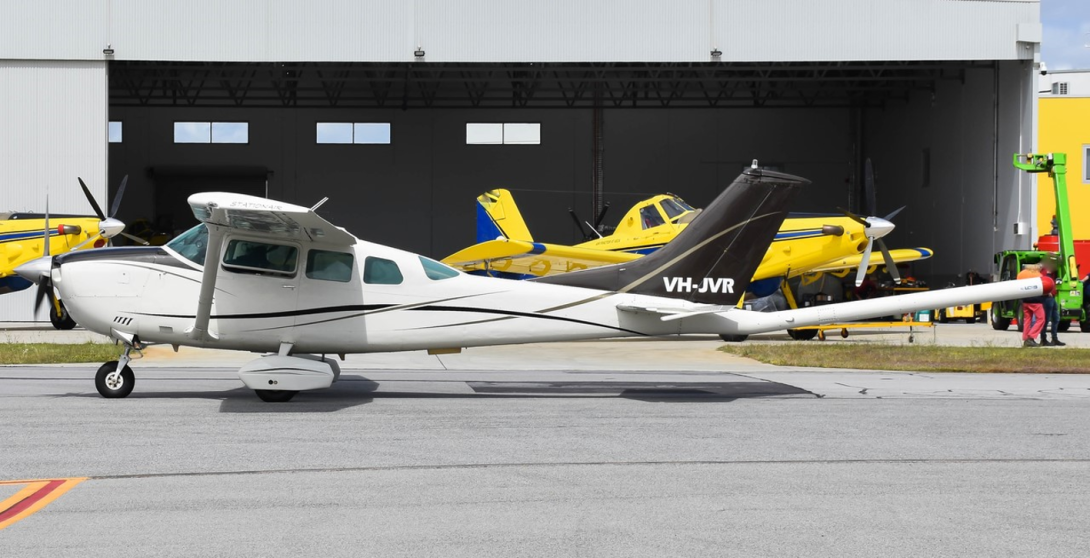 The photo shows VH-JVR.