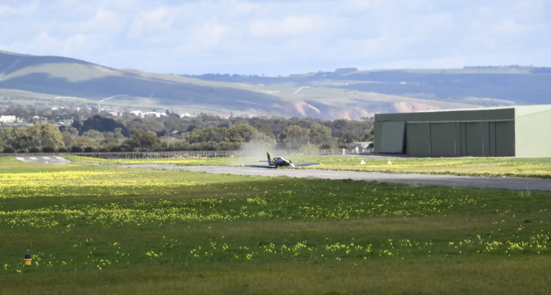 Image of the aircraft skidding off the runway