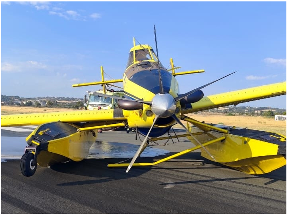 Figure 1: Damaged float struts led to collapse on landing